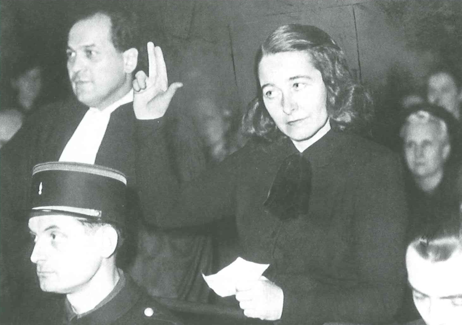 Margarete Buber-Neumann składa przysięgę w czasie procesu Wiktora Krawczenki, Paryż 1949. Fot. DN