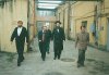 Rok 1995. Aron Cohen, Rabin Hendelsman, Janusz Baranowski wraz z prezesami Polmosu Sieradz ukoszerniają tamtejsze wyroby spirytusowe.
