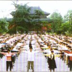 Poranne ćwiczenia Falun Gong w mieście Czengdu, 1998 r. W latach 90. grupowe ćwiczenia Falun Gong odbywały się codziennie w parkach każdego miasta w Chinach.